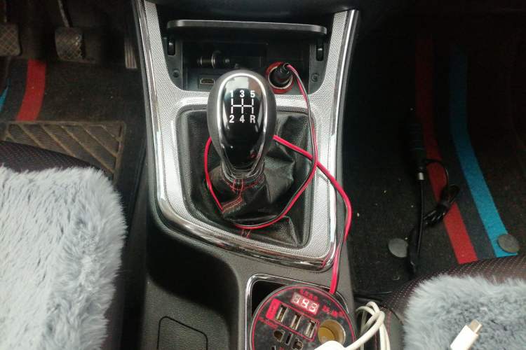 Used Baojun 560 2015 1.8L manual luxury version Gear Lever