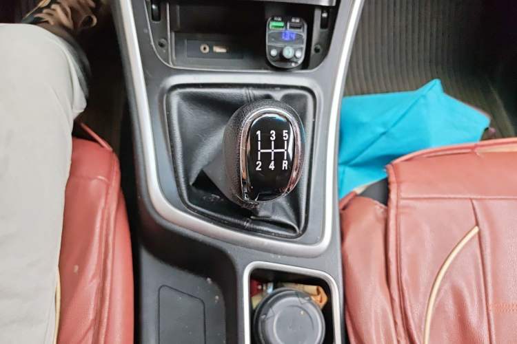 Used Baojun 560 2015 1.8L manual Comfort trim level Gear Lever