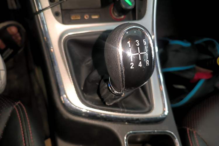 Used Baojun 560 2015 1.8L manual luxury version Gear Lever
