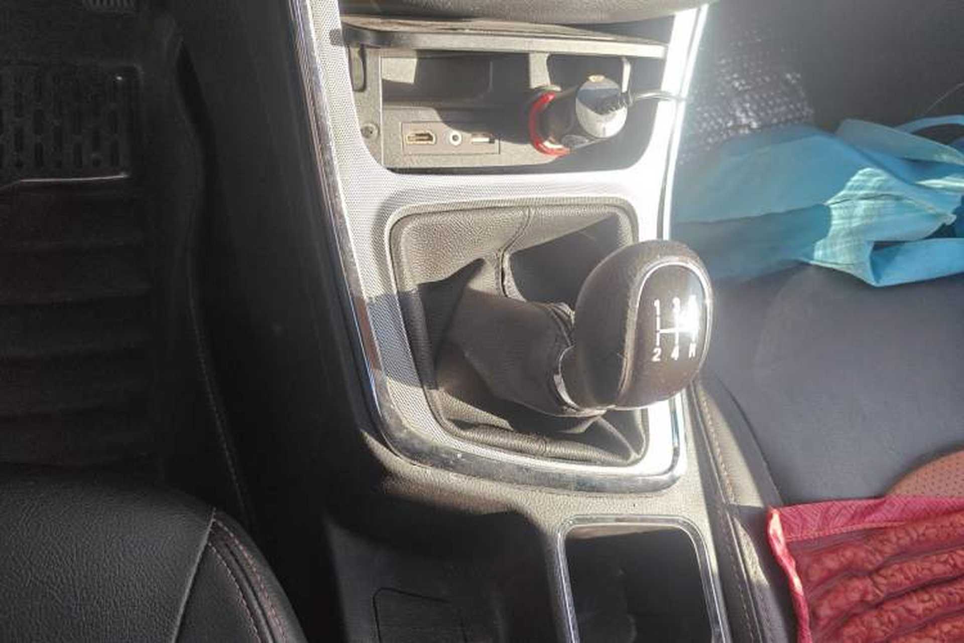 Used Baojun 560 2015 1.8L Manual Elite Edition Gear Lever