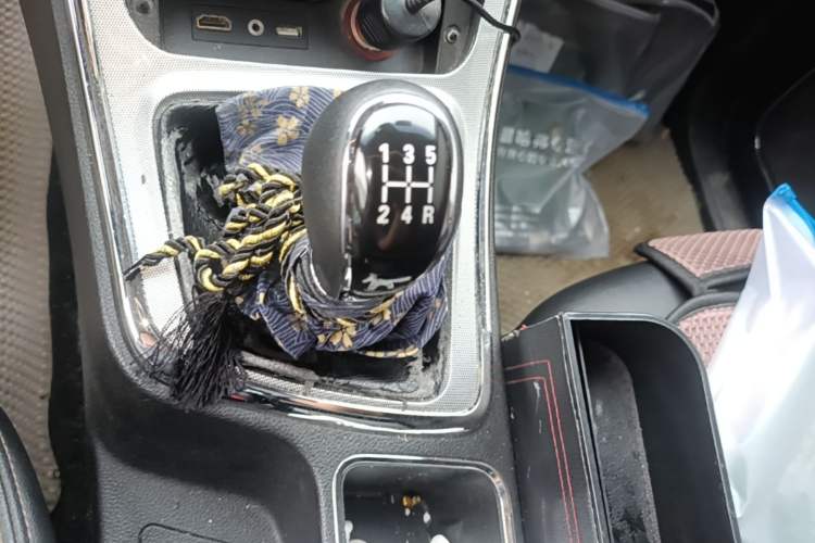 Used Baojun 560 2015 1.8L Manual Elite Edition Gear Lever