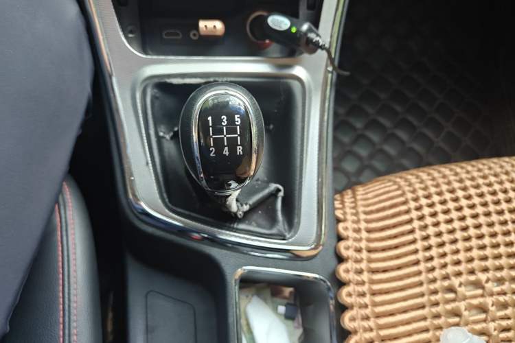 Used Baojun 560 2015 1.8L manual luxury version Gear Lever