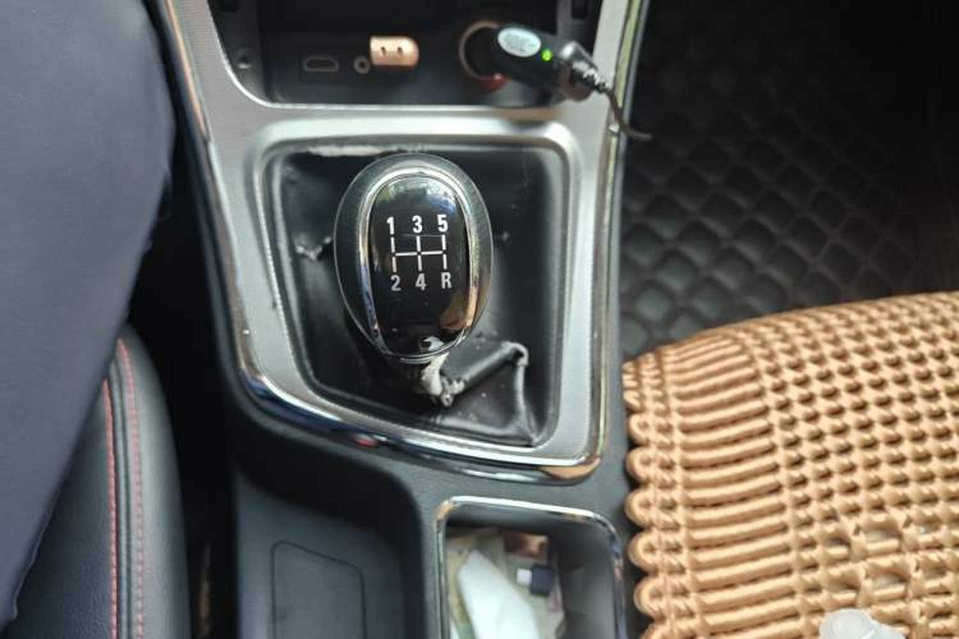 Used Baojun 560 2015 1.8L manual luxury version Gear Lever