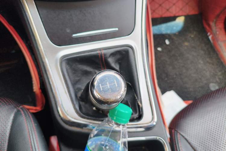 Used Baojun 560 2015 1.8L manual luxury version Gear Lever