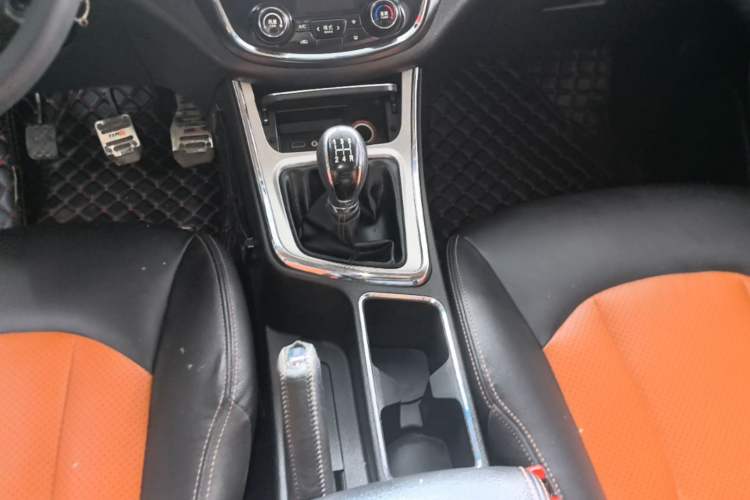 Used Baojun 560 2015 1.8L Manual Elite Edition Gear Lever