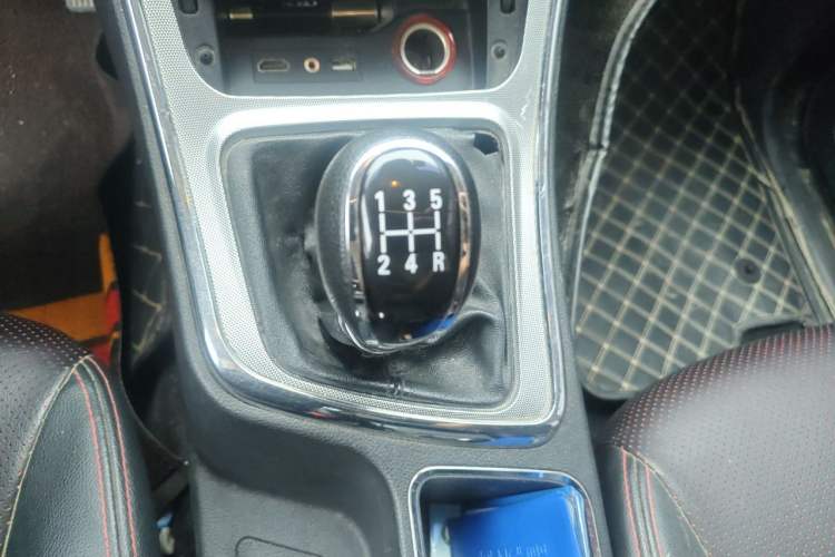 Used Baojun 560 2015 1.8L manual luxury version Gear Lever