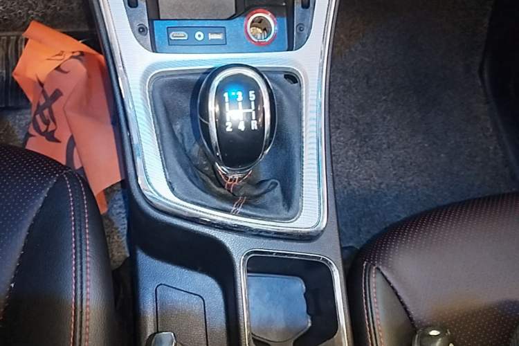 Used Baojun 560 2015 1.8L manual luxury version Gear Lever