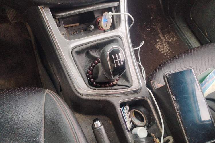 Used Baojun 560 2015 1.8L manual luxury version Gear Lever