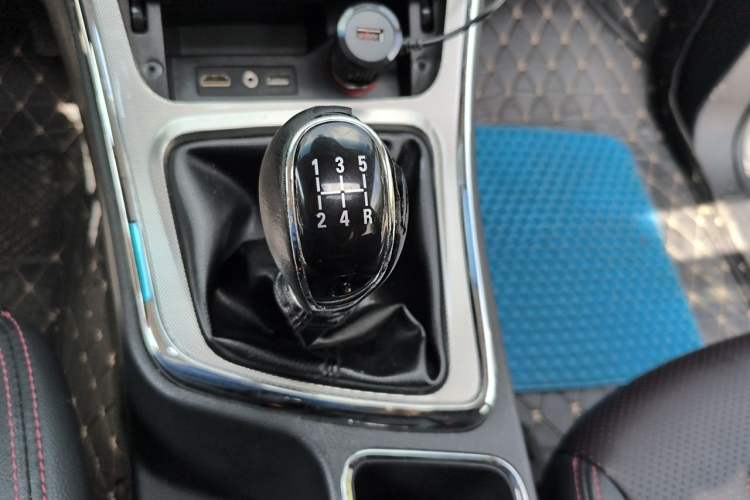 Used Baojun 560 2015 1.8L manual luxury version Gear Lever