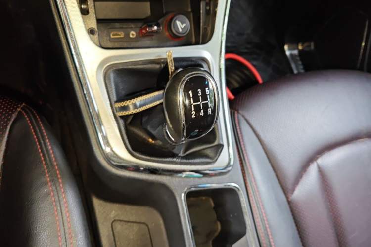 Used Baojun 560 2015 1.8L manual luxury version Gear Lever