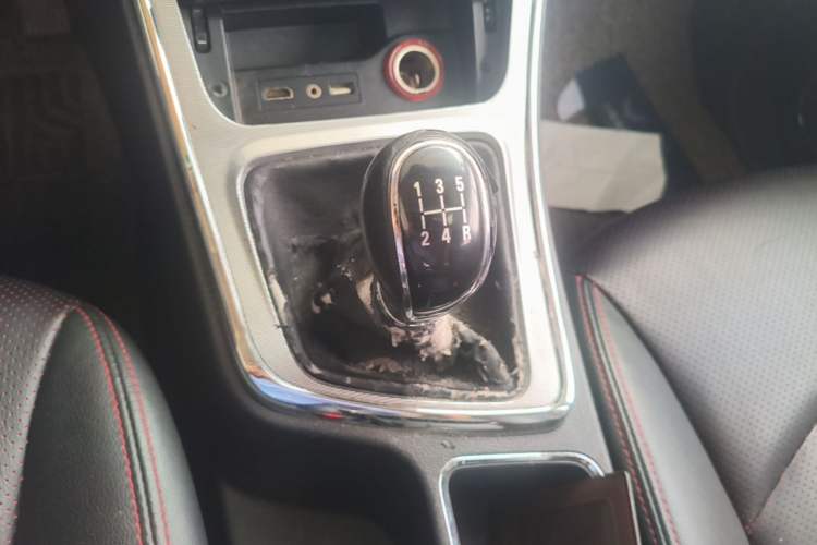 Used Baojun 560 2015 1.8L manual luxury version Gear Lever