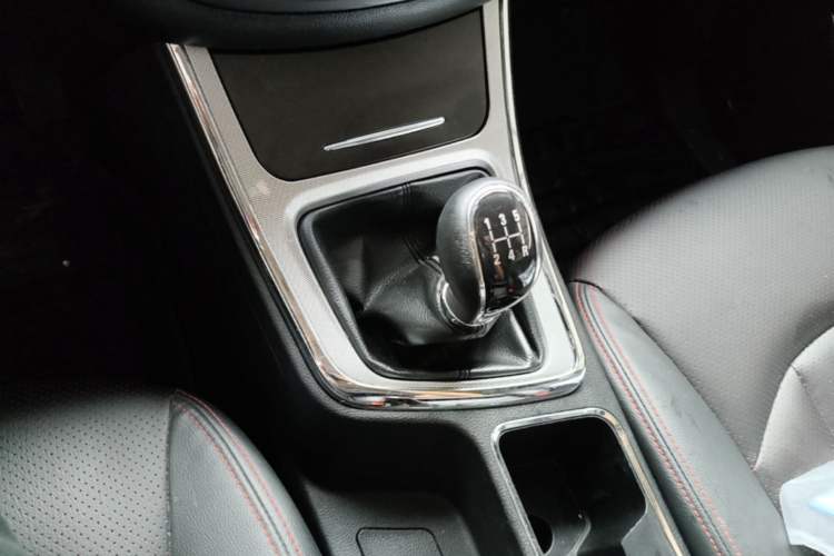 Used Baojun 560 2015 1.8L manual luxury version Gear Lever