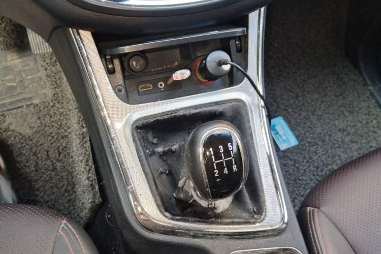 Used Baojun 560 2015 1.8L manual luxury version Gear Lever