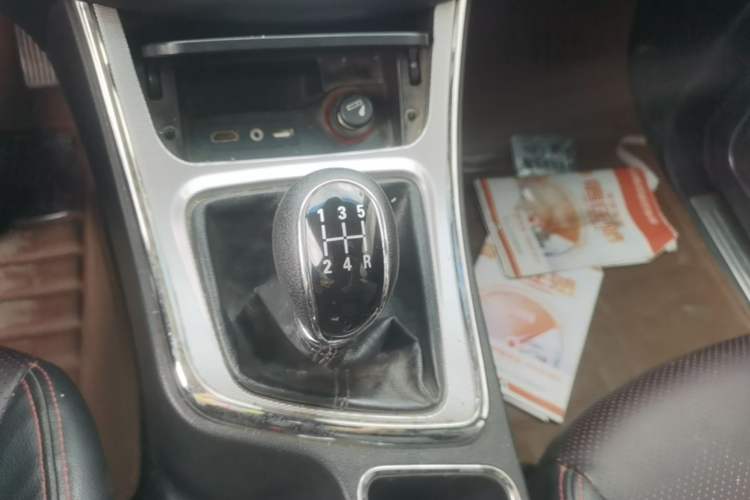 Used Baojun 560 2015 1.8L manual luxury version Gear Lever