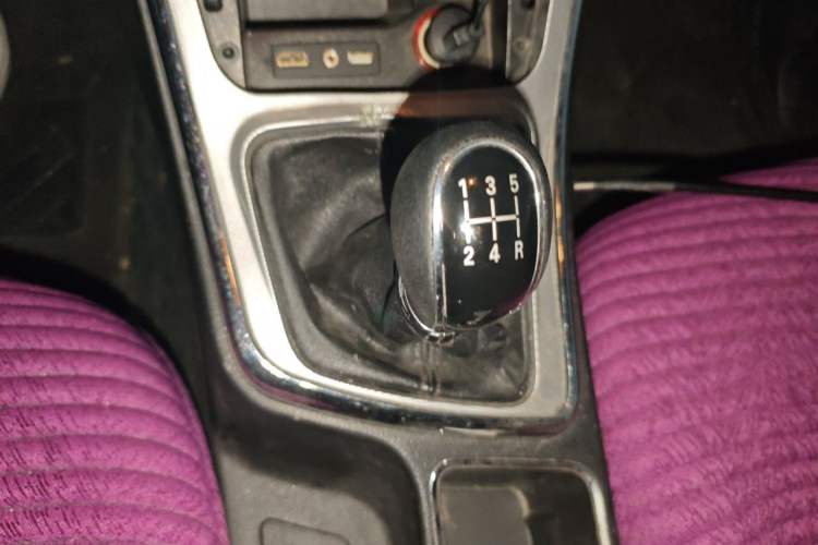 Used Baojun 560 2015 1.8L manual luxury version Gear Lever