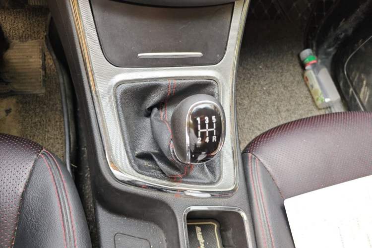 Used Baojun 560 2015 1.8L manual luxury version Gear Lever