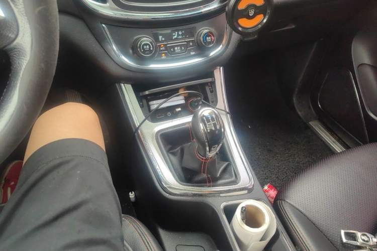 Used Baojun 560 2015 1.8L manual luxury version Gear Lever