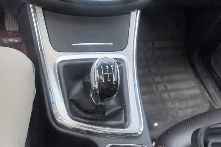 Used Baojun 560 2015 1.8L manual luxury version Gear Lever