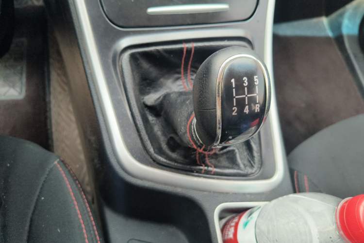 Used Baojun 560 2015 1.8L manual Comfort trim level Gear Lever