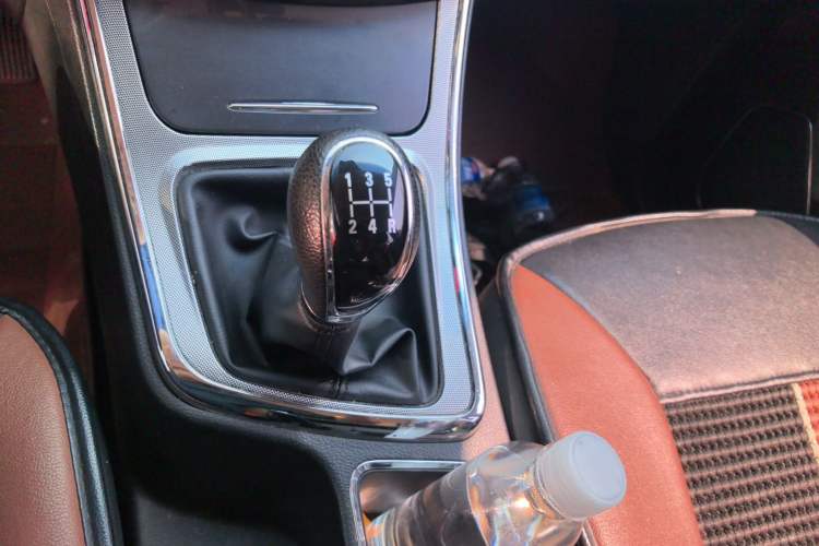 Used Baojun 560 2015 1.8L Manual Elite Edition Gear Lever