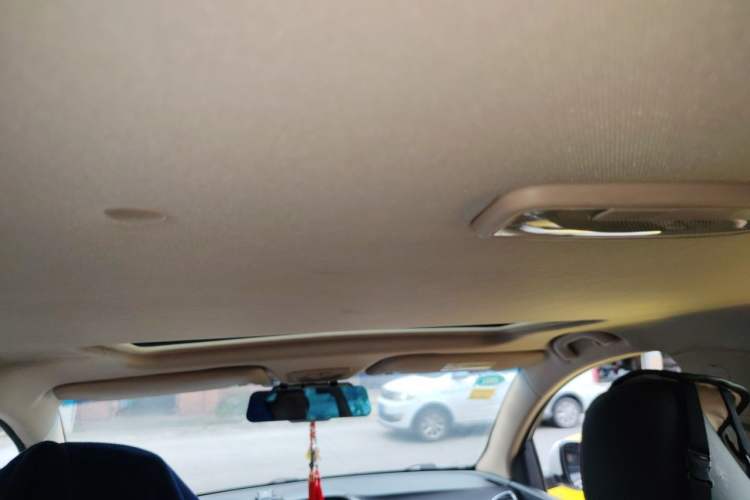 Used Baojun 560 2015 1.8L manual luxury version Headliner