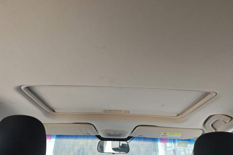 Used Baojun 560 2015 1.8L manual luxury version Headliner
