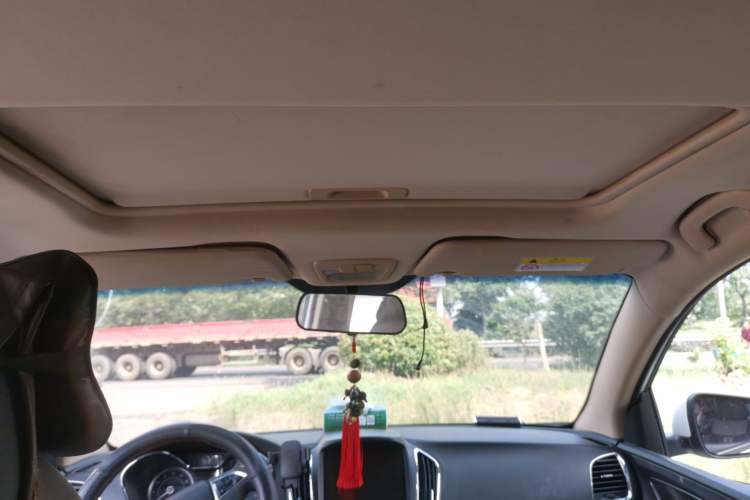 Used Baojun 560 2015 1.8L manual luxury version Headliner