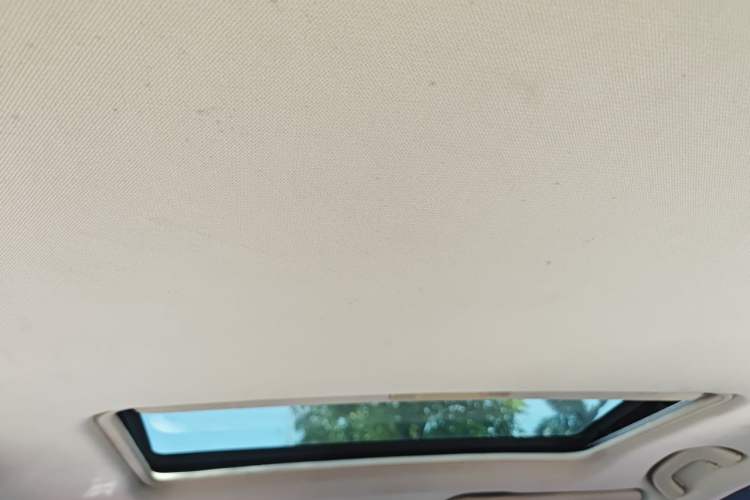 Used Baojun 560 2015 1.8L manual luxury version Headliner