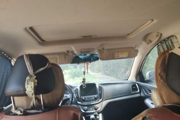 Used Baojun 560 2015 1.8L manual luxury version Headliner