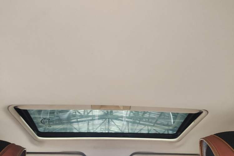 Used Baojun 560 2015 1.8L manual luxury version Headliner