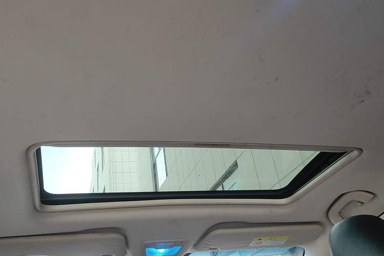 Used Baojun 560 2015 1.8L manual luxury version Headliner