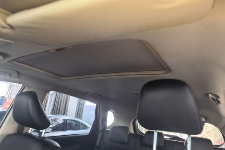 Used Baojun 560 2015 1.8L manual luxury version Headliner