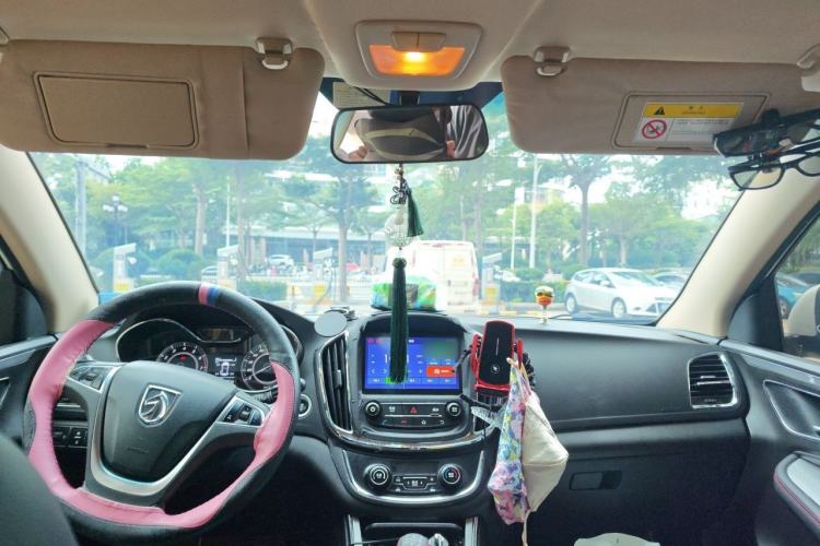 Used Baojun 560 2015 1.8L manual luxury version Headliner