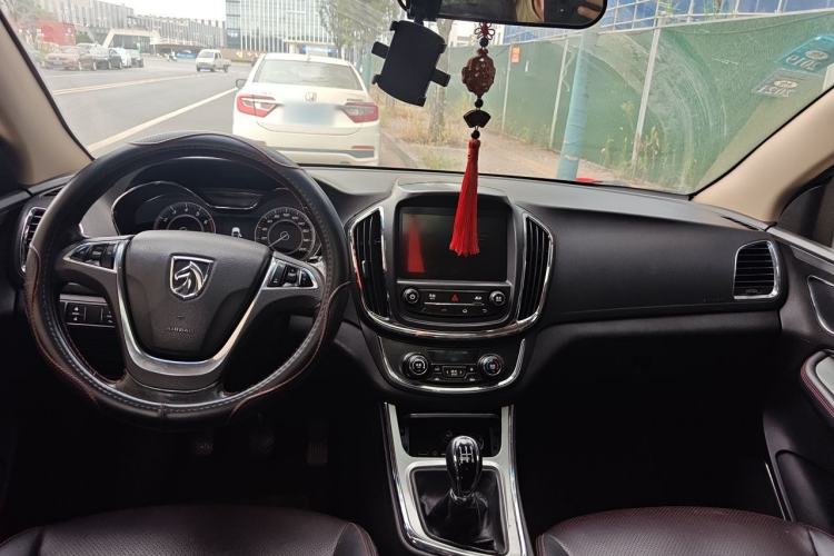 Used Baojun 560 2015 1.8L manual luxury version Headliner