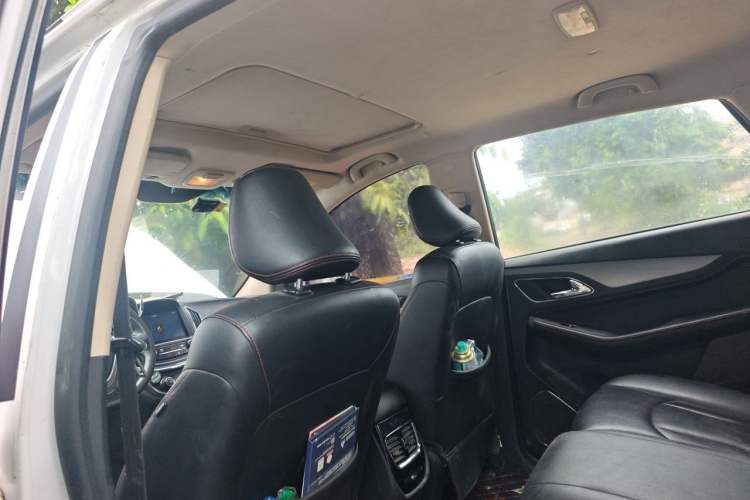 Used Baojun 560 2015 1.8L manual luxury version Headliner