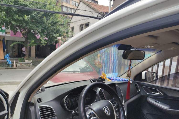 Used Baojun 560 2015 1.8L manual luxury version Headliner