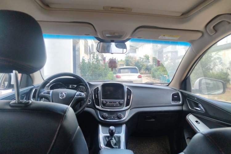 Used Baojun 560 2015 1.8L manual luxury version Headliner