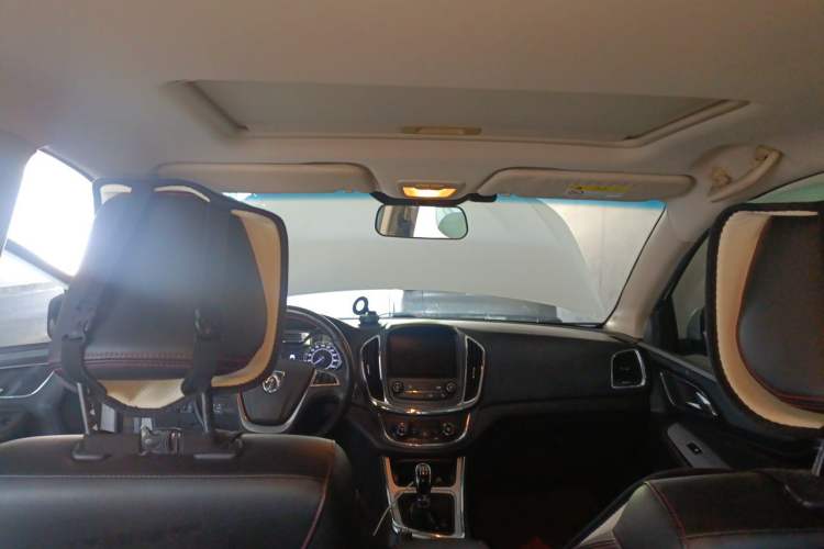 Used Baojun 560 2015 1.8L manual luxury version Headliner