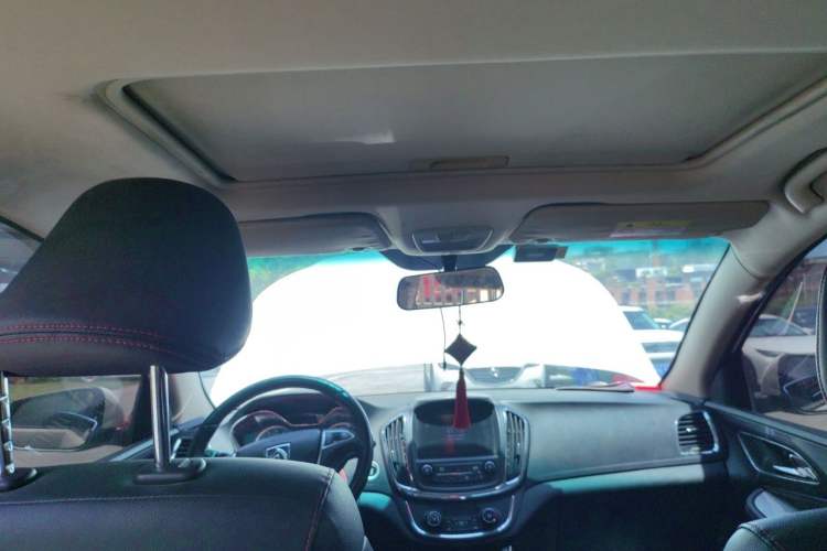 Used Baojun 560 2015 1.8L manual luxury version Headliner