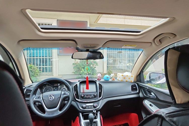 Used Baojun 560 2015 1.8L manual luxury version Headliner