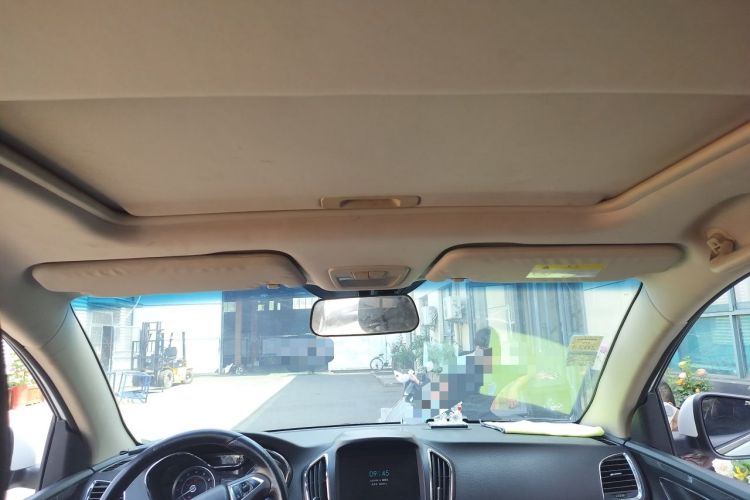 Used Baojun 560 2015 1.8L manual luxury version Headliner