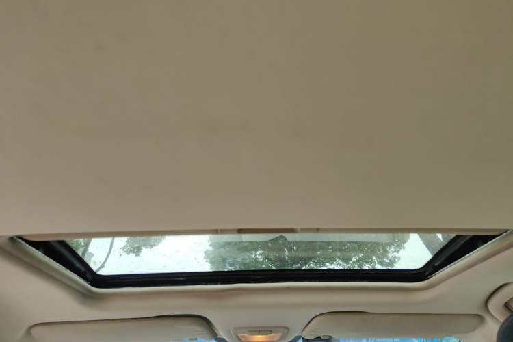 Used Baojun 560 2015 1.8L manual luxury version Headliner