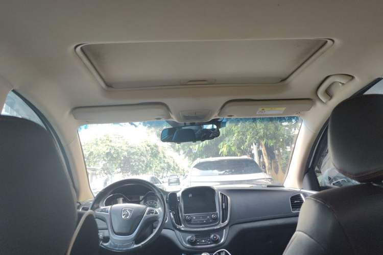 Used Baojun 560 2015 1.8L manual luxury version Headliner