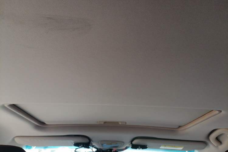 Used Baojun 560 2015 1.8L manual luxury version Headliner
