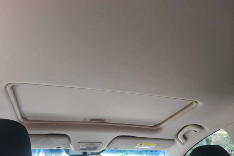 Used Baojun 560 2015 1.8L manual luxury version Headliner