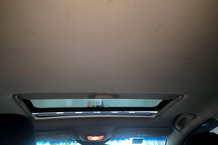 Used Baojun 560 2015 1.8L manual luxury version Headliner