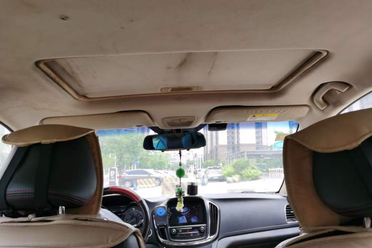 Used Baojun 560 2015 1.8L manual luxury version Headliner