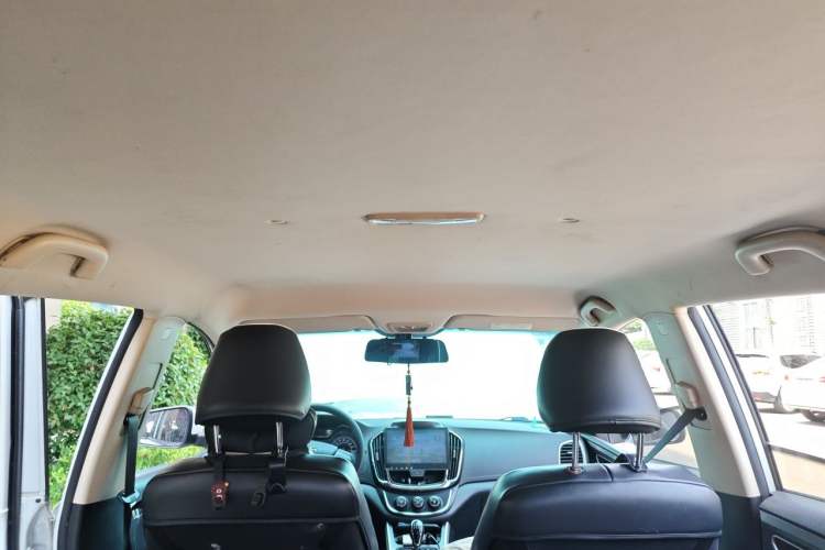 Used Baojun 560 2015 1.8L manual Comfort trim level Headliner