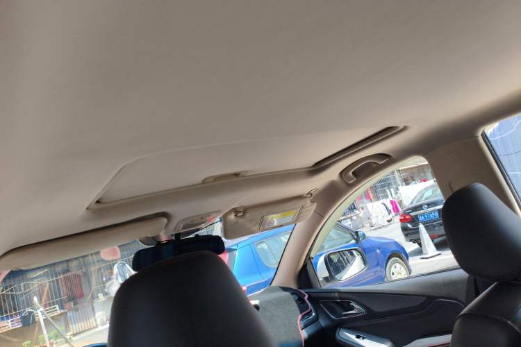 Used Baojun 560 2015 1.8L manual luxury version Headliner