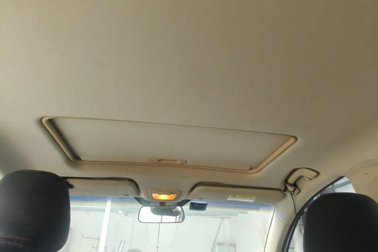Used Baojun 560 2015 1.8L manual luxury version Headliner